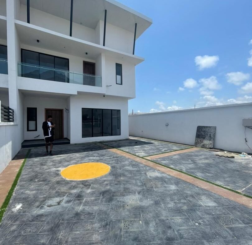 5 Bedroom Duplex with BQ with a very spacious compound finished with stamped concrete design.