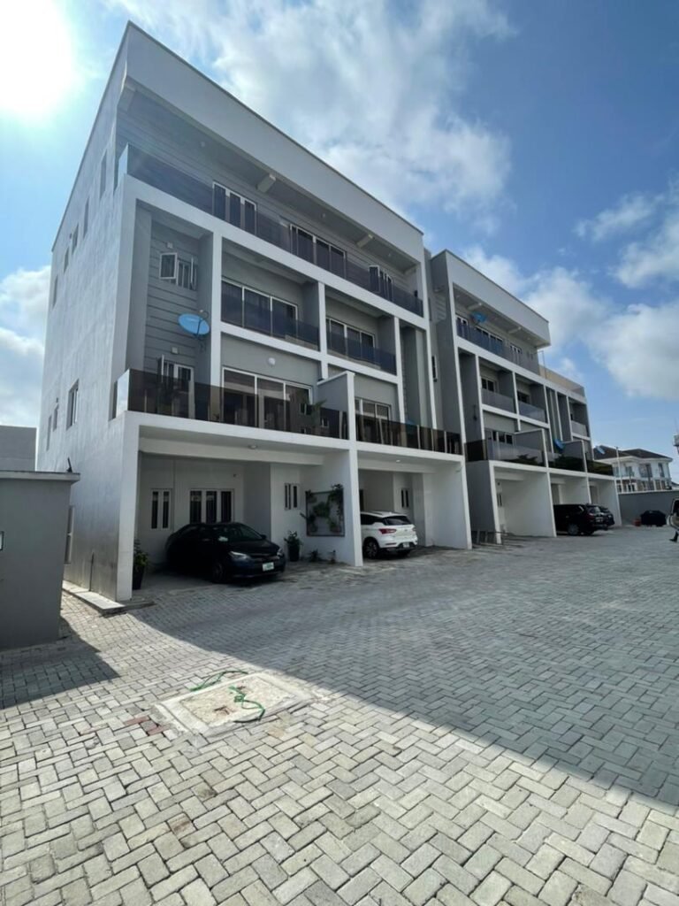 3 Bedroom Penthouse For Sale in Lekki