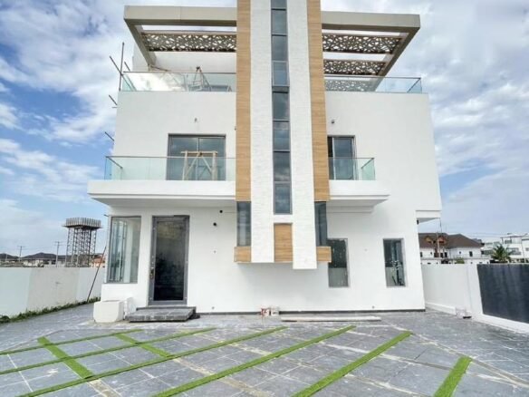 LUXURY 5 BEDROOM FULLY DETACHED DUPLEX FOR SALE