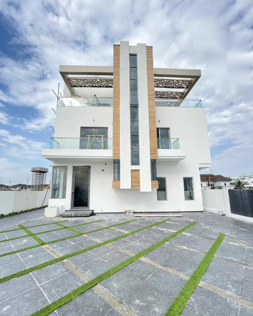 LUXURY 5 BEDROOM FULLY DETACHED DUPLEX FOR SALE